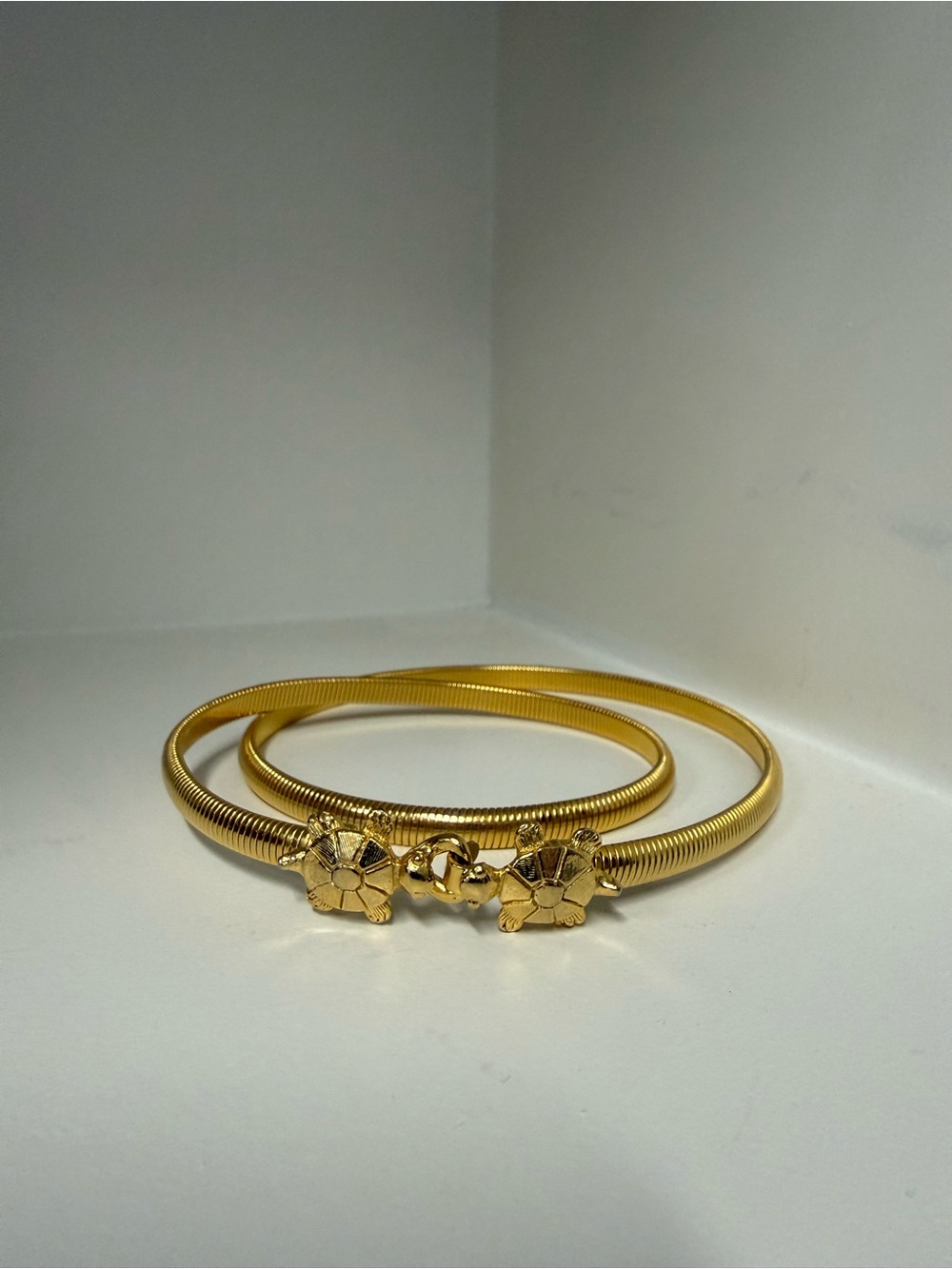 Iconic 1975 Mimi‎ di N Kissing Turtle gold-tone stretch metal belt RARE Vintage
